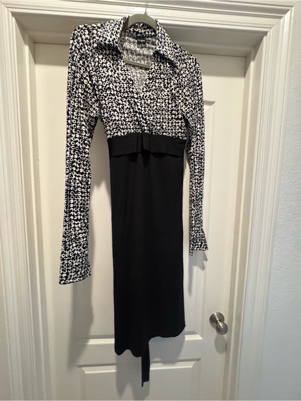 Olian Maternity Sz L Black and White Long Sleeve Waist-Tie Dress